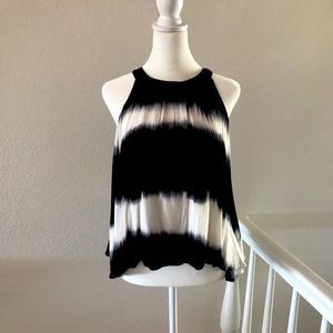 Easy to wear top by Les Amis.